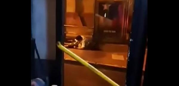  Pillo a chico haciendo una mamada a su amigo en plena calle de Santiago de Chile